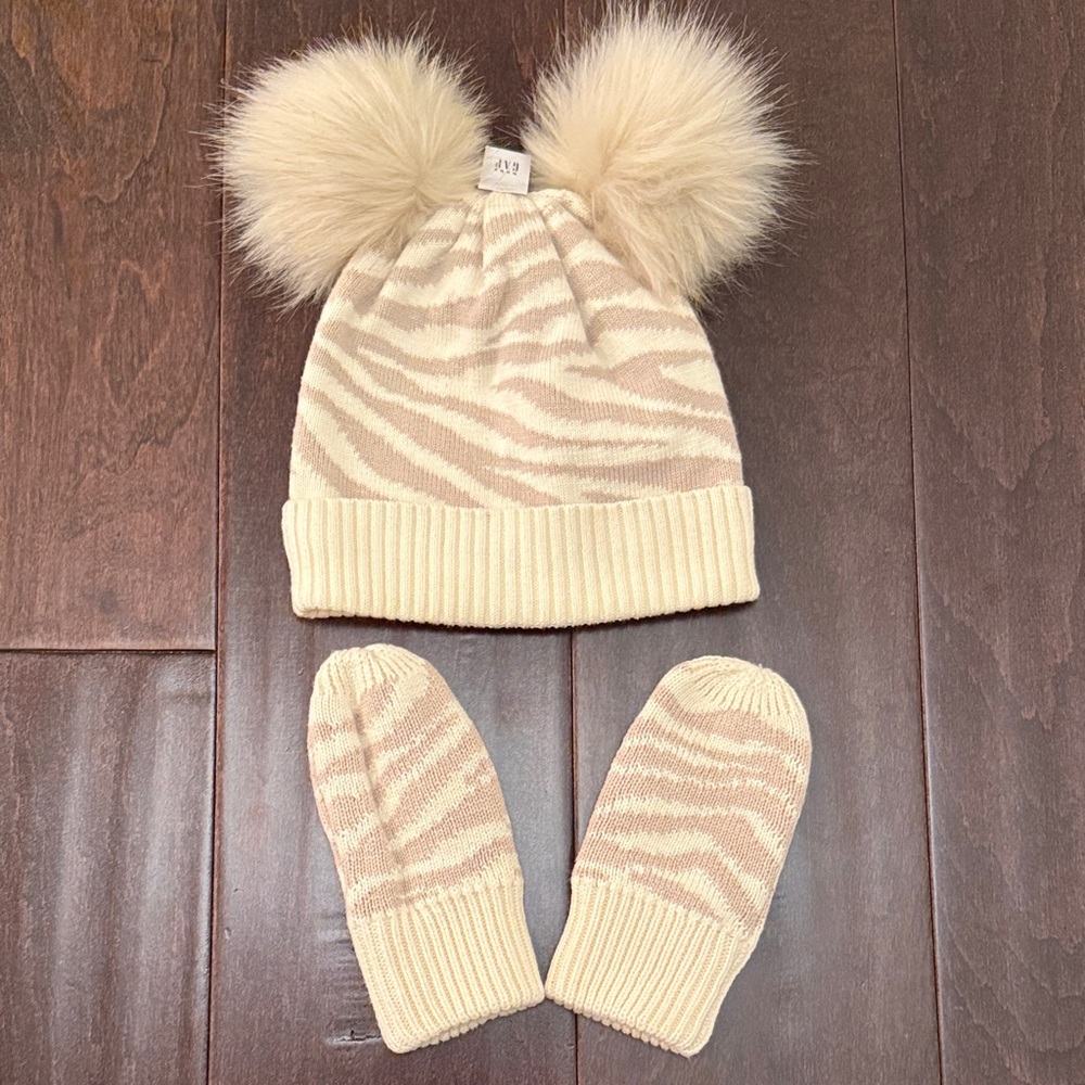 NWT GAP Cream and Tan Fur Pom-Pom Zebra Print  Beanie and Mittens! Size 2T/3T